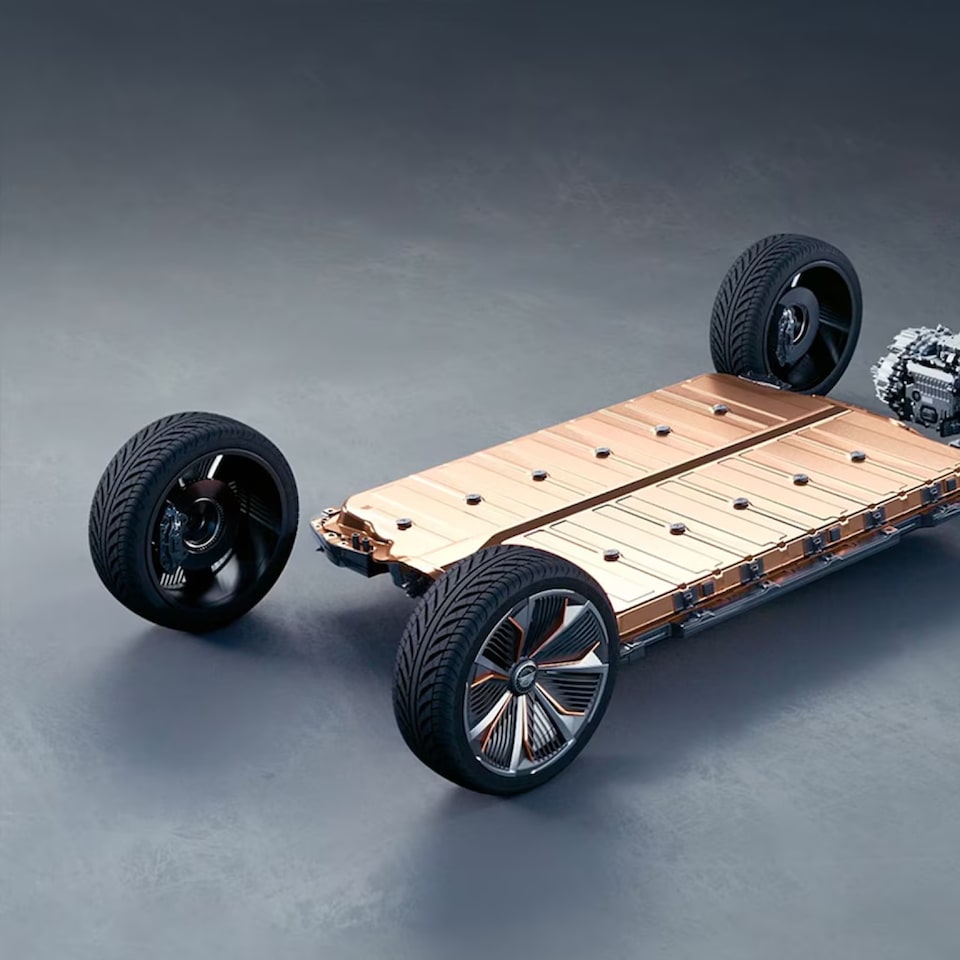 Plataforma de bateria da Cadillac com rodas de liga leve, ideal para veículos elétricos de alta performance.