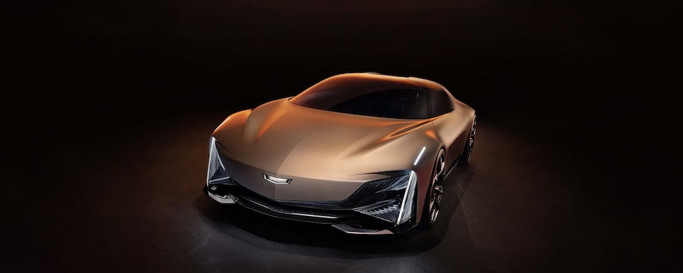 Veículo-conceito Opulent Velocity visto de frente, todo douradão.