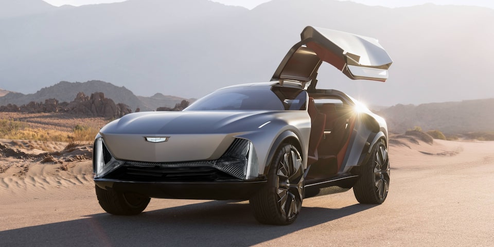 Veículo-conceito Elevated Velocity com a porta do motorista aberta.