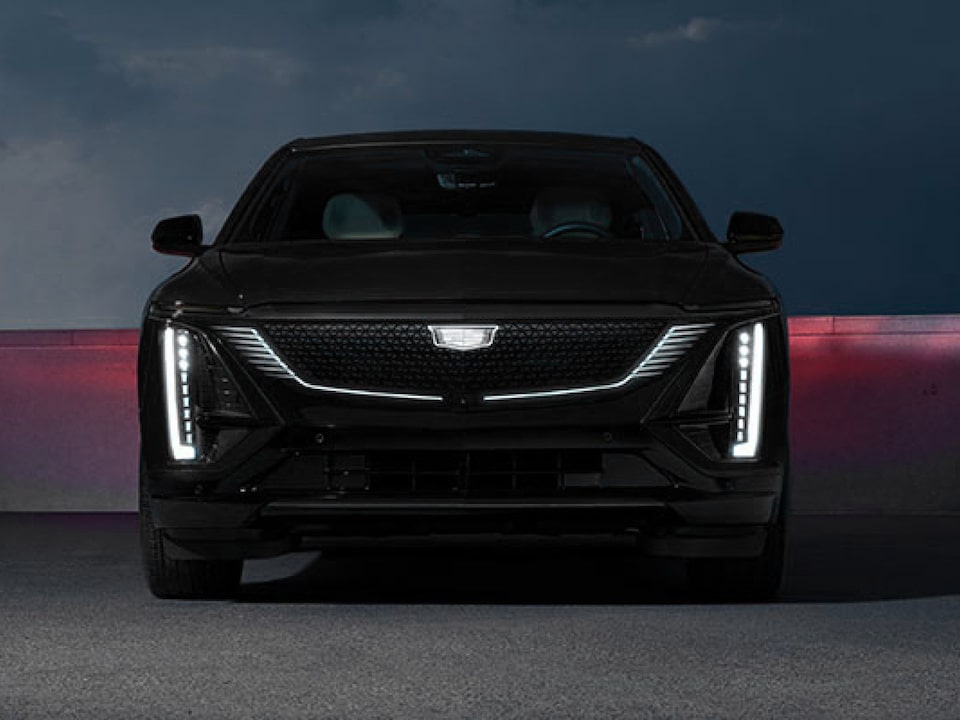Banner da Cadillac Drive Experience com o Cadillac LYRIQ na cor preta em vista frontal, convite para agendamento de test drive exclusivo e botão "Agendar Experiência".