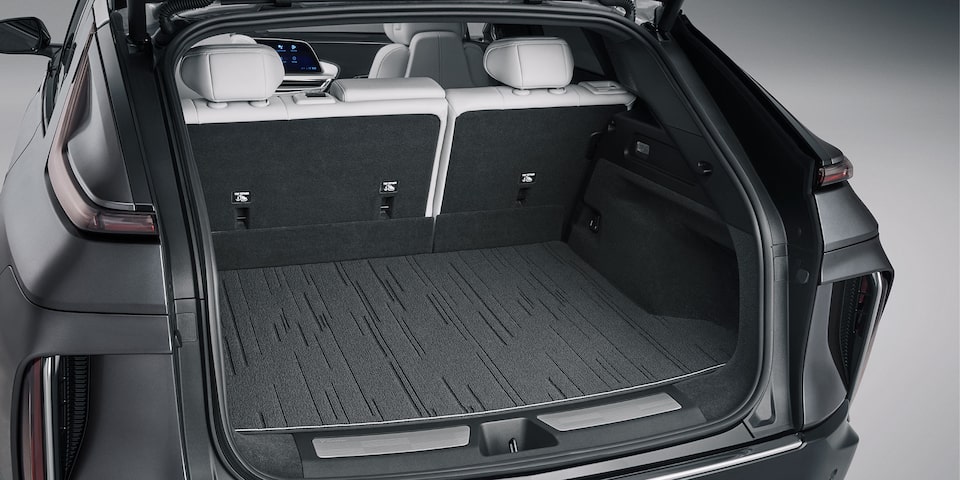 Porta-malas do Cadillac Lyriq com amplo espaço de carga e acabamento premium, versatilidade e praticidade para o dia a dia.